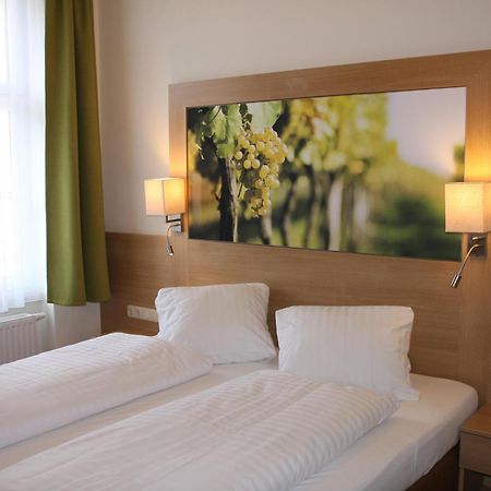 Weinhotel Rieder Poysdorf Bagian luar foto