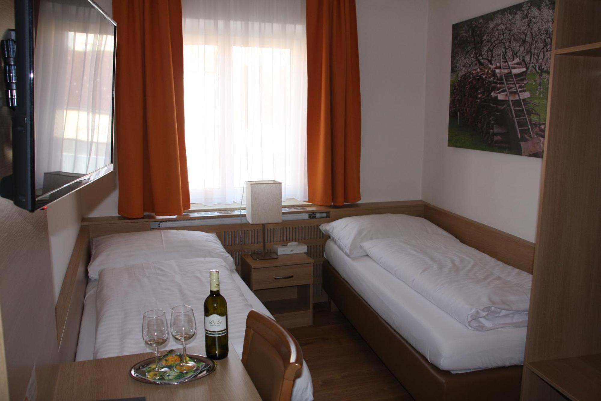 Weinhotel Rieder Poysdorf Bagian luar foto