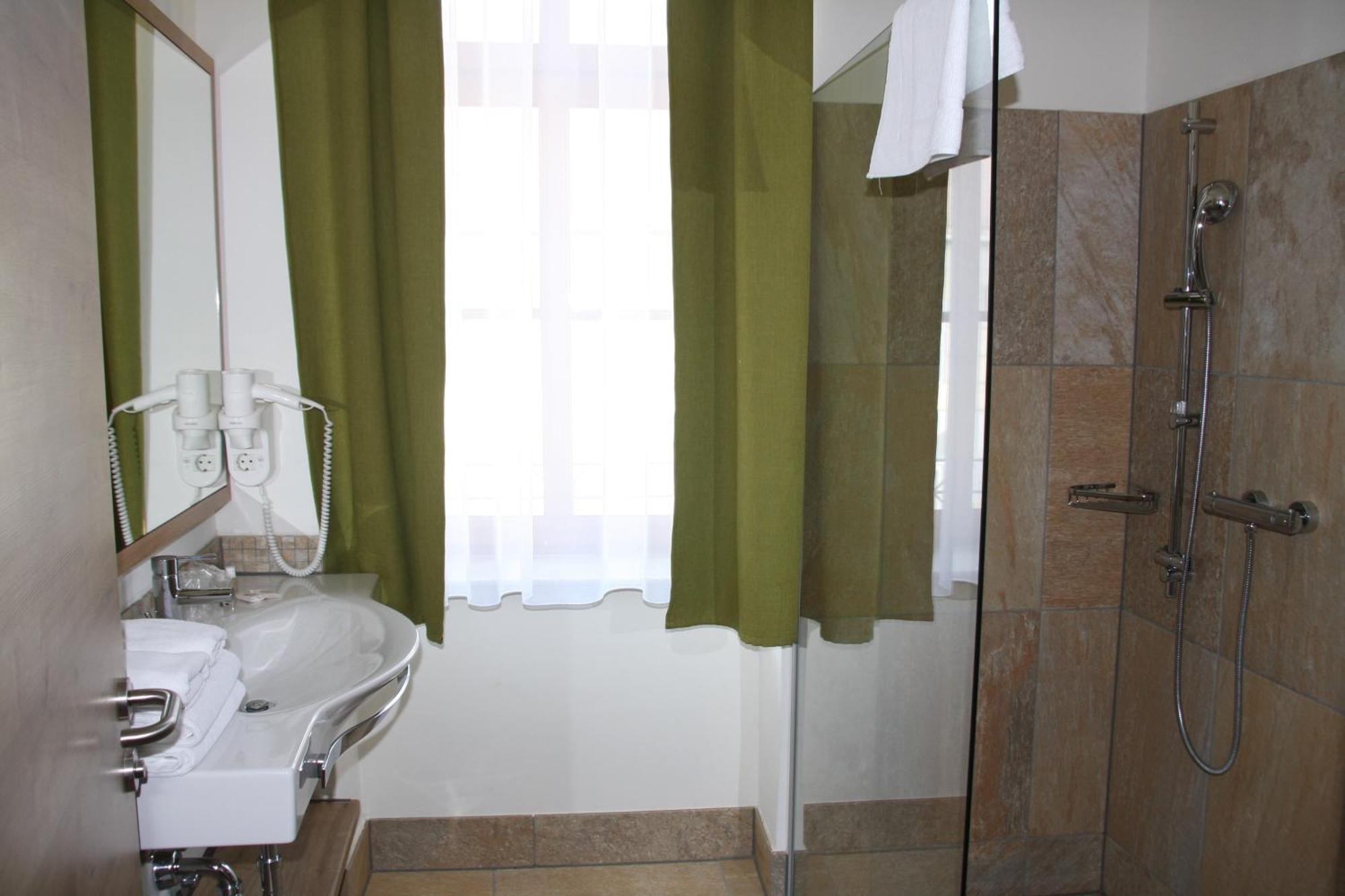 Weinhotel Rieder Poysdorf Bagian luar foto