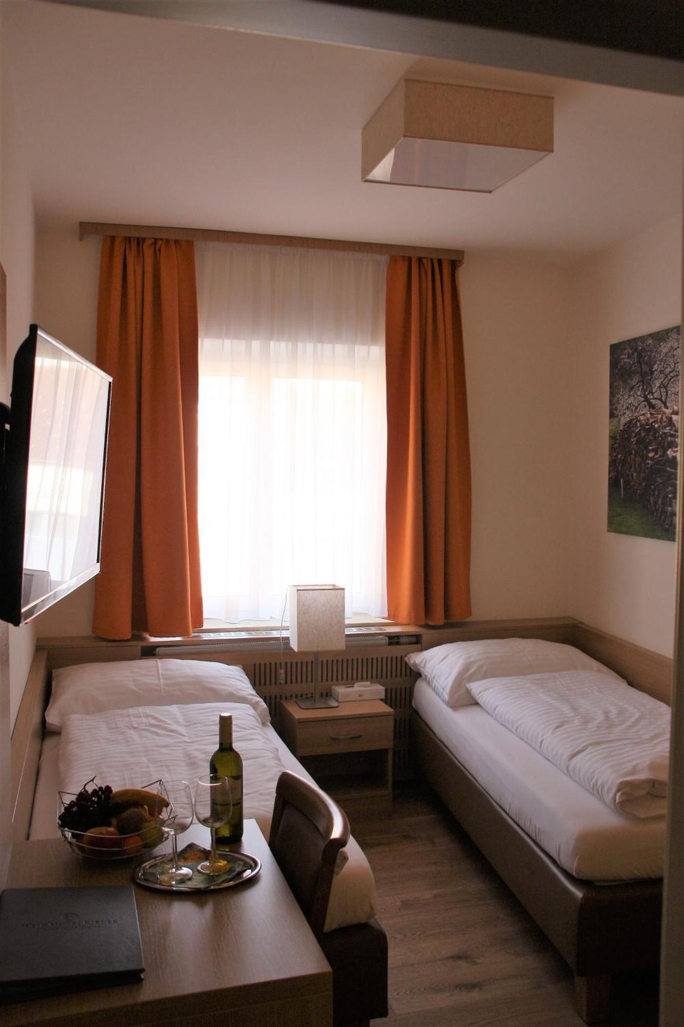 Weinhotel Rieder Poysdorf Bagian luar foto