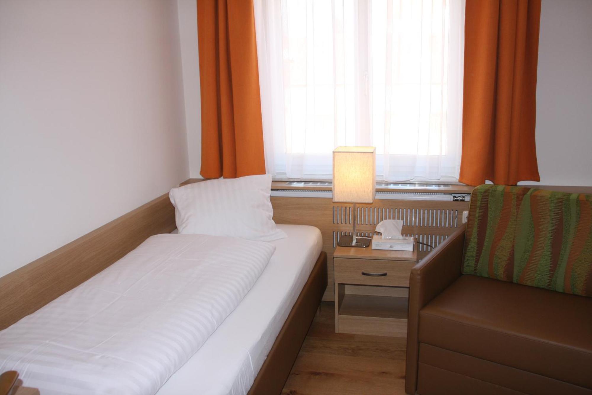 Weinhotel Rieder Poysdorf Bagian luar foto