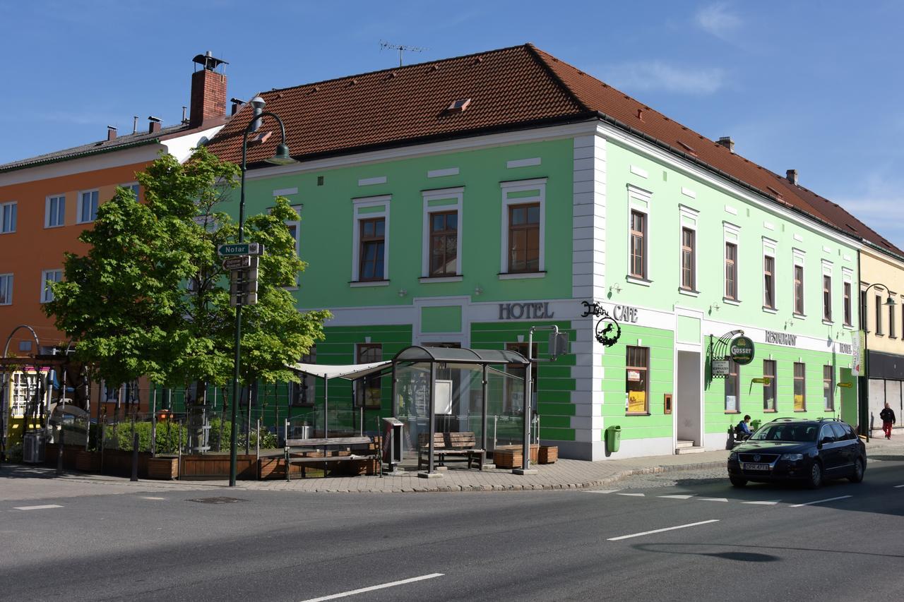 Weinhotel Rieder Poysdorf Bagian luar foto