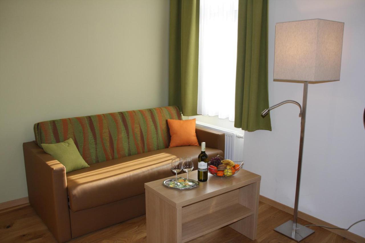 Weinhotel Rieder Poysdorf Bagian luar foto