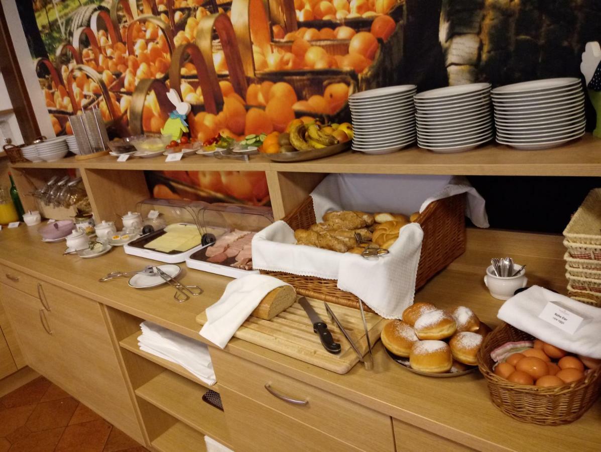Weinhotel Rieder Poysdorf Bagian luar foto